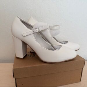 NWT Cityclassified White Mary Jane Chunky Heels
